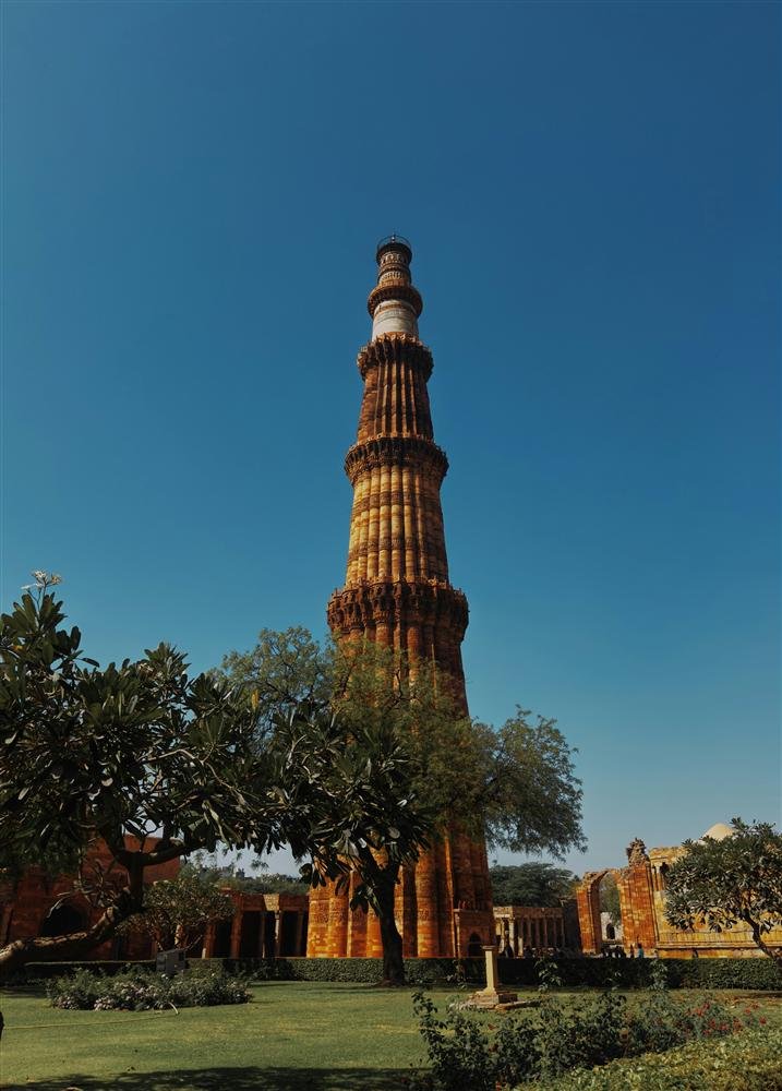 Qutub Minar tower against a clear sky, Delhi