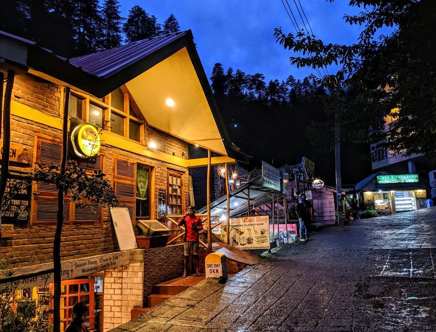 Manali forest road in Kullu district