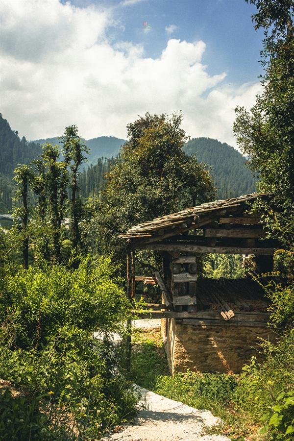 Hillside road through Mandi district