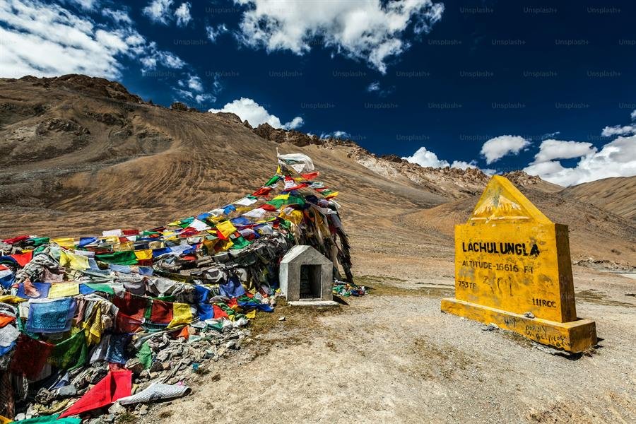 Lachulung La mountain pass, 5,059m, on the Leh-Manali highway